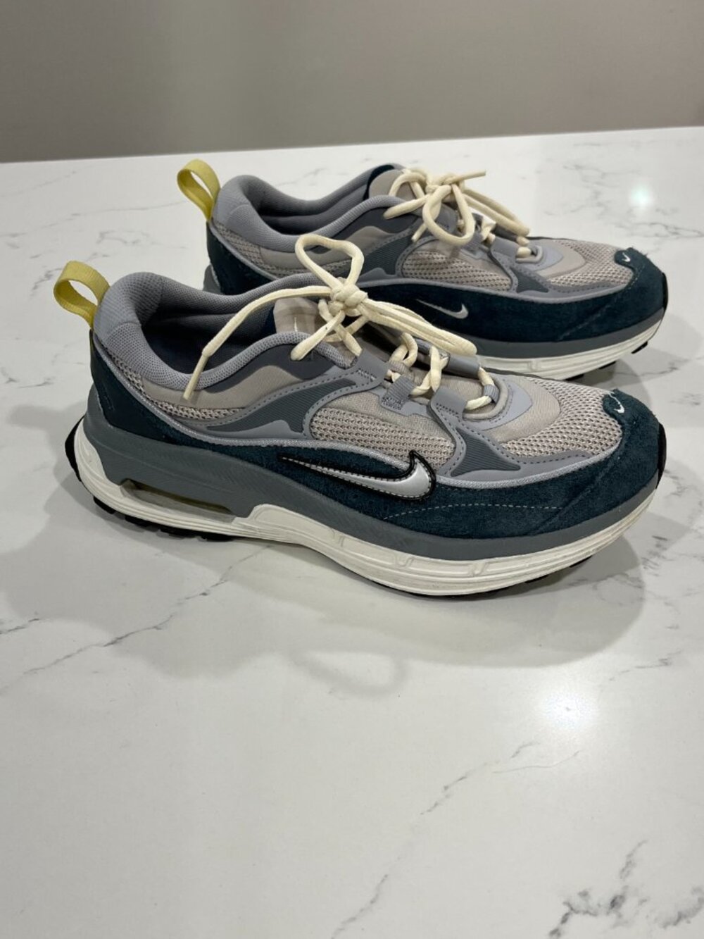 Nike Air Max Bliss Sneaker Women's Size 7.5